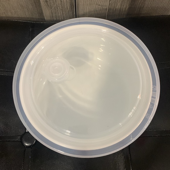 Hello Kitty Love Heart Balloons Large Food Storage Container Zrike Brands - Picture 5 of 10